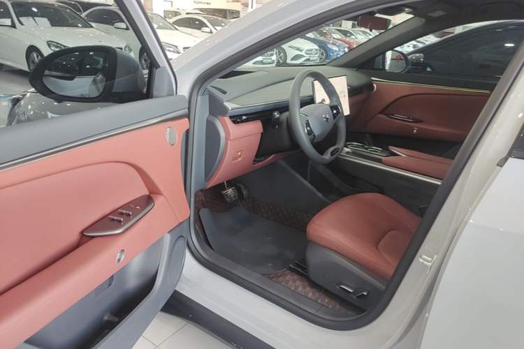 Used ARCFOX Alpha T5 2026 Model Range-Extended 1215 Yuanjing Smart Driving Version Driver Seat