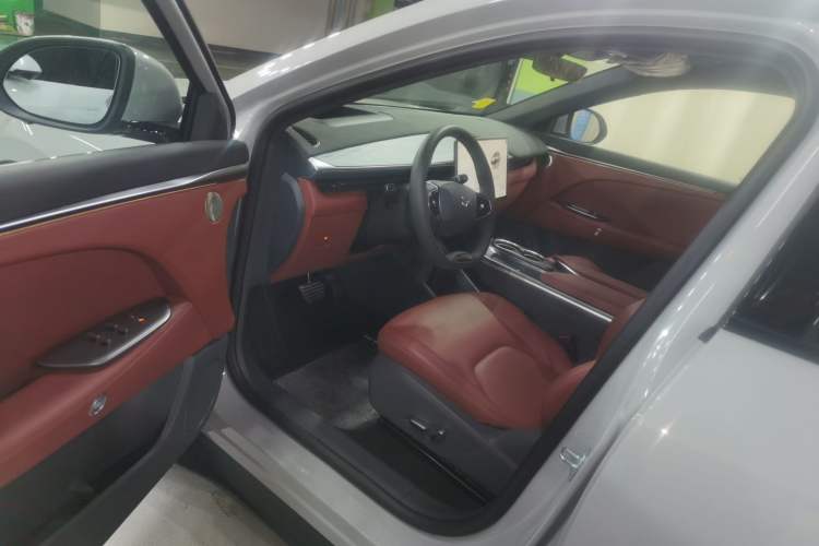 Used ARCFOX Alpha T5 2026 Model Range-Extended 1215 Yuanjing Smart Driving Version Driver Seat