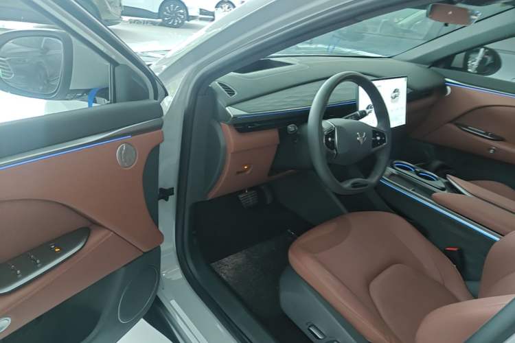 Used ARCFOX Alpha T5 2026 Model Range-Extended 1215 Yuanjing Smart Driving Version Driver Seat