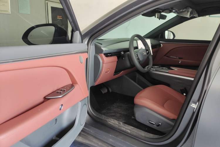 Used ARCFOX Alpha T5 2026 Model Pure Electric 560 Intelligent Enjoyment Version Driver Seat