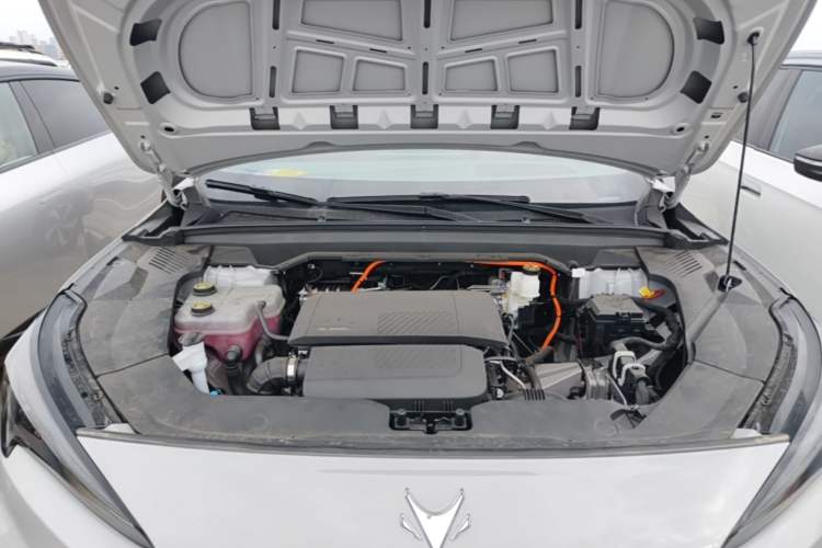 Used ARCFOX Alpha T5 2026 Model Range-Extended 1215 Yuanjing Smart Driving Version Engine Bay
