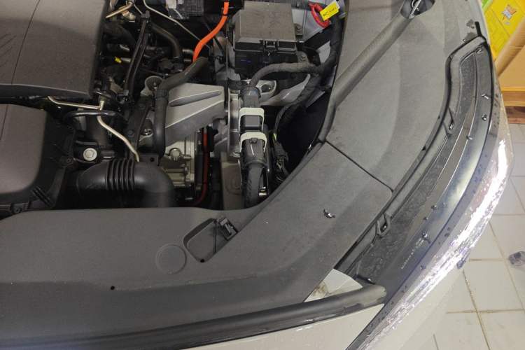 Used ARCFOX Alpha T5 2026 Model Range-Extended 1215 Yuanjing Smart Driving Version Engine Bay Left