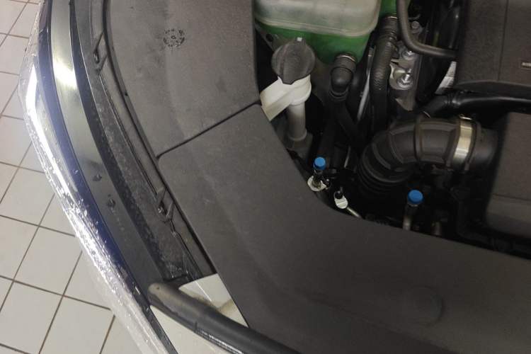 Used ARCFOX Alpha T5 2026 Model Range-Extended 1215 Yuanjing Smart Driving Version Engine Bay Right