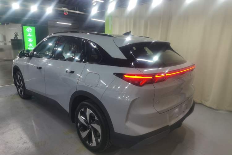 Used ARCFOX Alpha T5 2026 Model Range-Extended 1215 Yuanjing Smart Driving Version Exterior 2