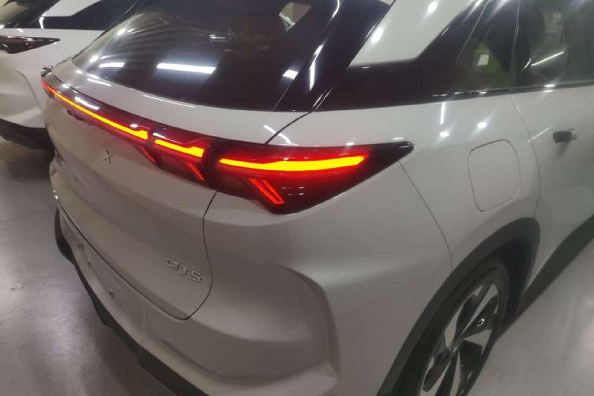 Used ARCFOX Alpha T5 2026 Model Range-Extended 1215 Yuanjing Smart Driving Version Exterior 3