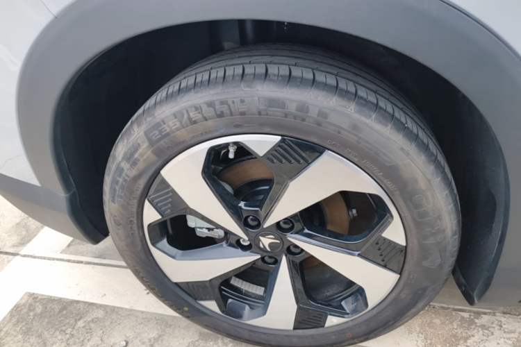 Used ARCFOX Alpha T5 2026 Model Range-Extended 1215 Yuanjing Smart Driving Version Exterior 5