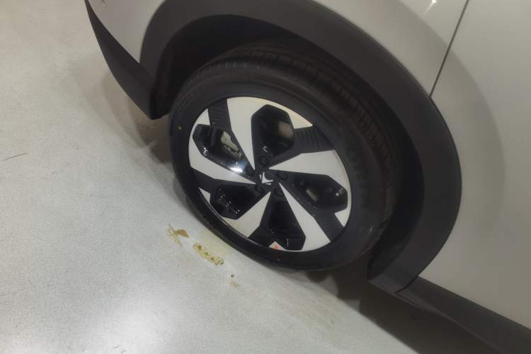 Used ARCFOX Alpha T5 2026 Model Range-Extended 1215 Yuanjing Smart Driving Version Exterior 5