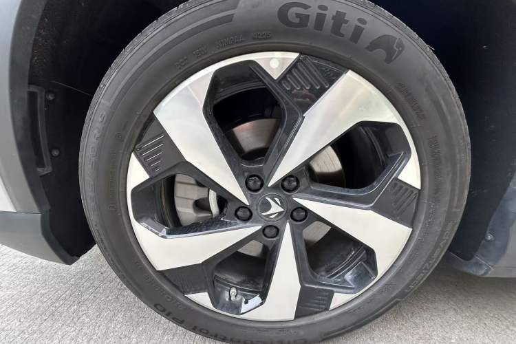 Used ARCFOX Alpha T5 2026 Model Range-Extended 1215 Yuanjing Smart Driving Version Exterior 8