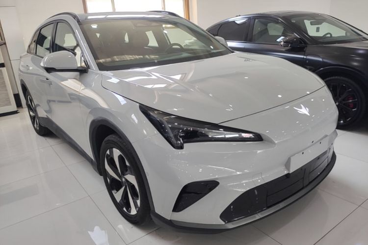Used ARCFOX Alpha T5 2026 Model Range-Extended 1215 Yuanjing Smart Driving Version Front Right 45 Deg