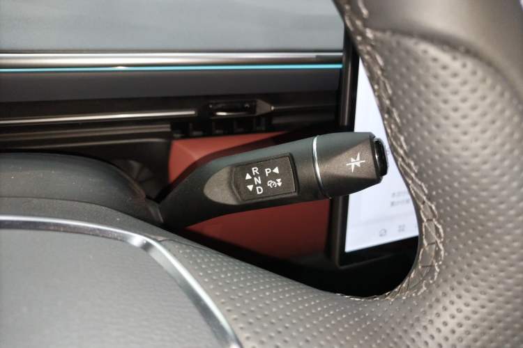 Used ARCFOX Alpha T5 2026 Model Range-Extended 1215 Yuanjing Smart Driving Version Gear Lever