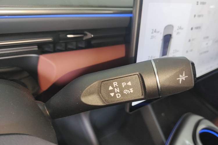 Used ARCFOX Alpha T5 2026 Model Range-Extended 1215 Yuanjing Smart Driving Version Gear Lever