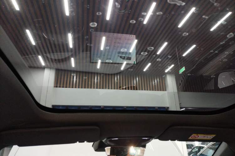 Used ARCFOX Alpha T5 2026 Model Range-Extended 1215 Yuanjing Smart Driving Version Headliner