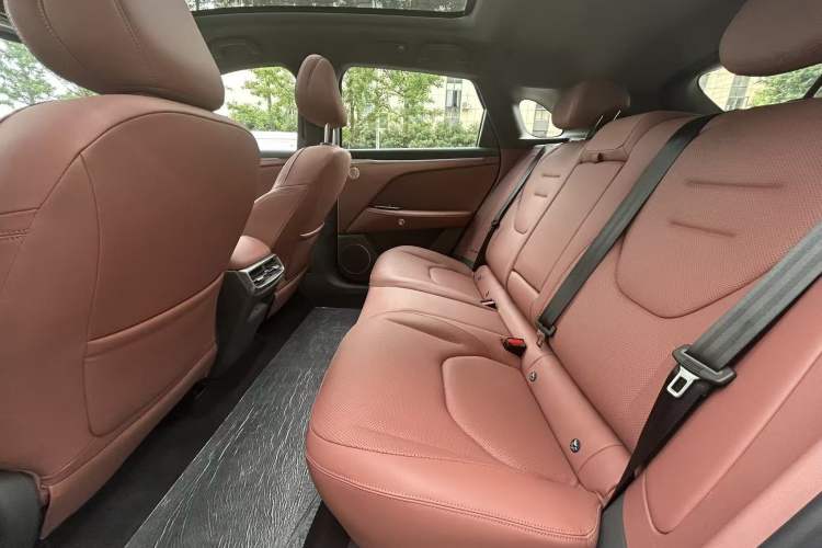 Used ARCFOX Alpha T5 2026 Model Range-Extended 1215 Yuanjing Smart Driving Version Interior 3