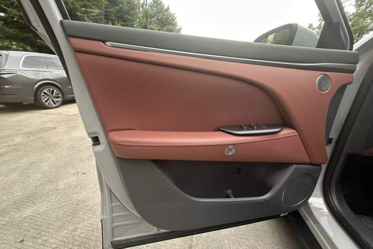 Used ARCFOX Alpha T5 2026 Model Range-Extended 1215 Yuanjing Smart Driving Version Interior 5