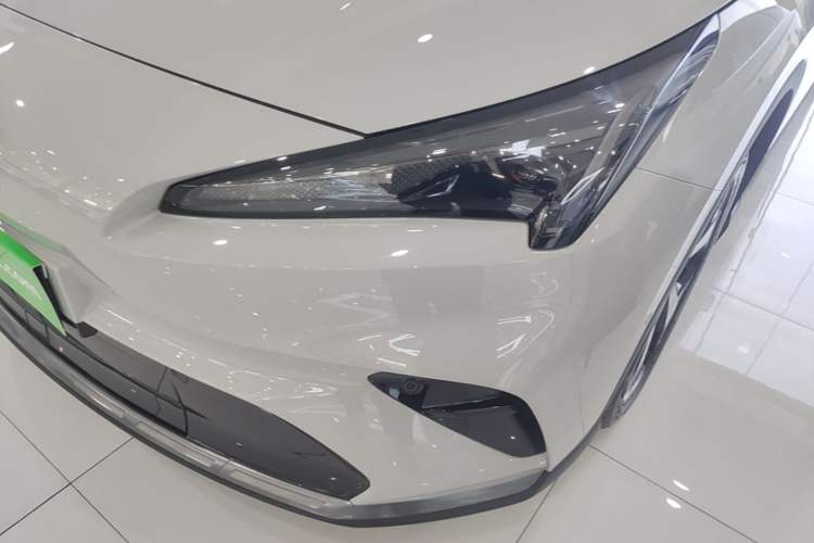 Used ARCFOX Alpha T5 2026 Model Range-Extended 1215 Yuanjing Smart Driving Version Left Front Headlight