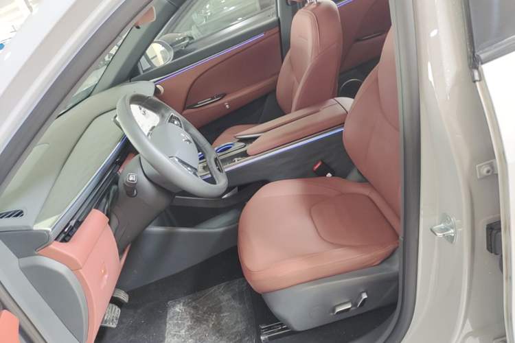 Used ARCFOX Alpha T5 2026 Model Range-Extended 1215 Yuanjing Smart Driving Version Left Front Seat