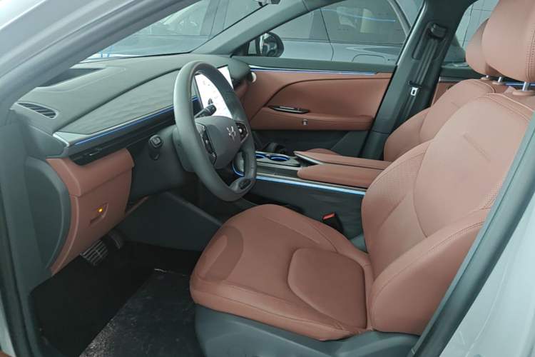 Used ARCFOX Alpha T5 2026 Model Range-Extended 1215 Yuanjing Smart Driving Version Left Front Seat