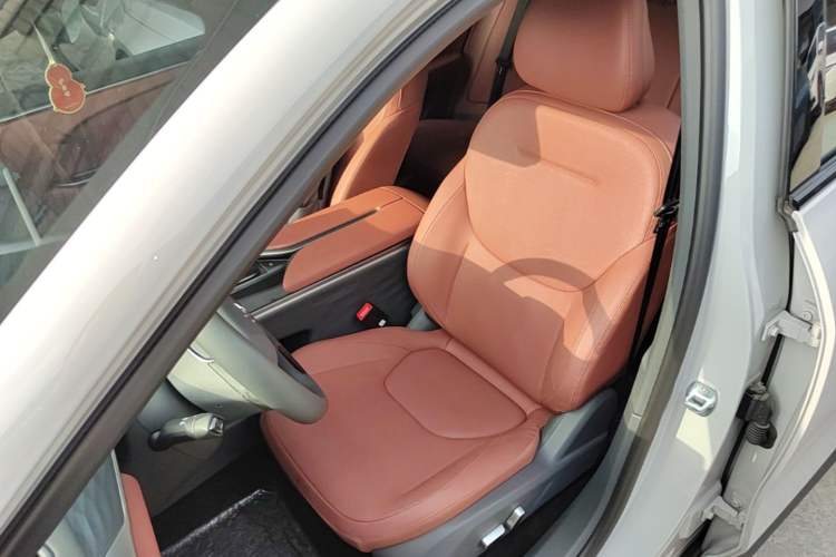 Used ARCFOX Alpha T5 2026 Model Range-Extended 1215 Yuanjing Smart Driving Version Left Front Seat