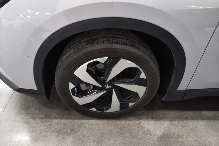 Used ARCFOX Alpha T5 2026 Model Range-Extended 1215 Yuanjing Smart Driving Version Left Front Wheel Hub