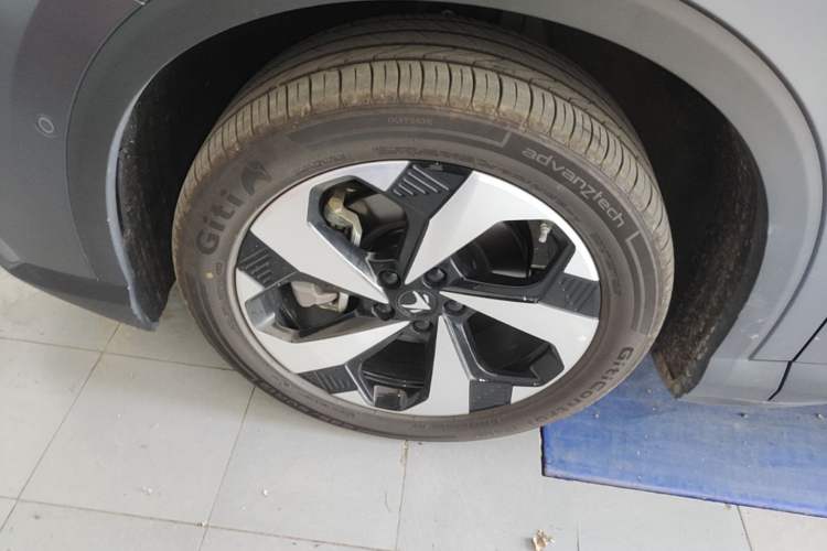 Used ARCFOX Alpha T5 2026 Model Pure Electric 560 Intelligent Enjoyment Version Left Front Wheel Hub