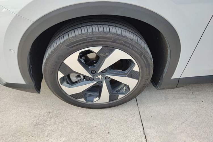 Used ARCFOX Alpha T5 2026 Model Range-Extended 1215 Yuanjing Smart Driving Version Left Front Wheel Hub