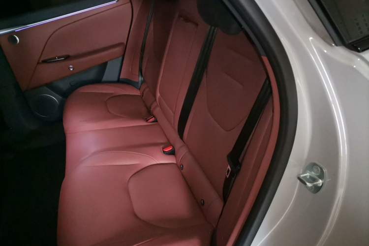 Used ARCFOX Alpha T5 2026 Model Pure Electric 560 Yuanjing Smart Driving Version Left Rear Seat