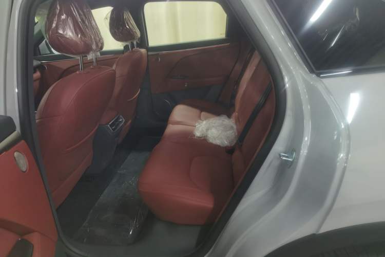 Used ARCFOX Alpha T5 2026 Model Range-Extended 1215 Yuanjing Smart Driving Version Left Rear Seat