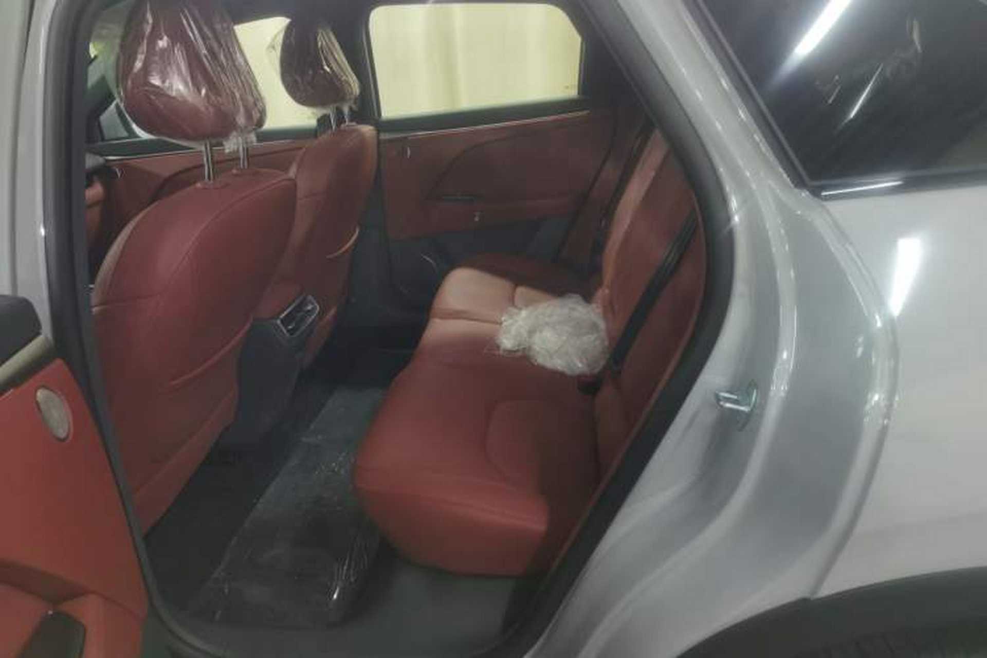 Used ARCFOX Alpha T5 2026 Model Range-Extended 1215 Yuanjing Smart Driving Version Left Rear Seat