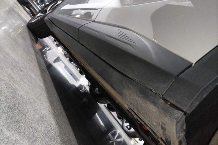 Used ARCFOX Alpha T5 2026 Model Range-Extended 1215 Yuanjing Smart Driving Version Left Side Sill