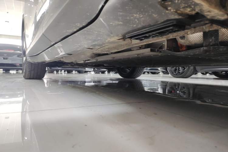 Used ARCFOX Alpha T5 2026 Model Range-Extended 1215 Yuanjing Smart Driving Version Left Side Sill