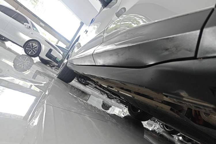 Used ARCFOX Alpha T5 2026 Model Range-Extended 1215 Yuanjing Smart Driving Version Left Side Sill