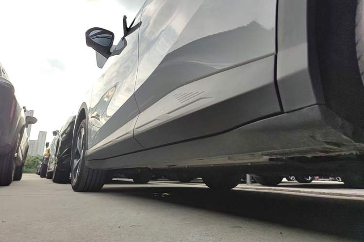 Used ARCFOX Alpha T5 2026 Model Range-Extended 1215 Yuanjing Smart Driving Version Left Side Sill