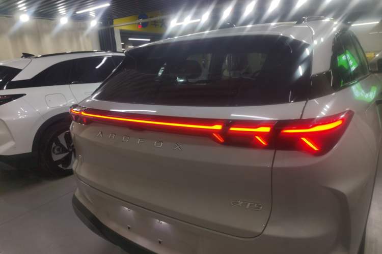 Used ARCFOX Alpha T5 2026 Model Range-Extended 1215 Yuanjing Smart Driving Version Rear
