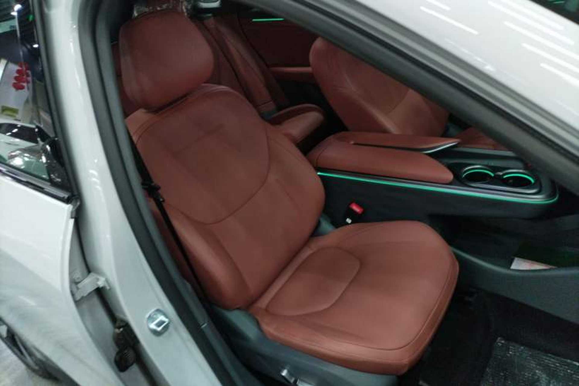 Used ARCFOX Alpha T5 2026 Model Range-Extended 1215 Yuanjing Smart Driving Version Right Front Seat