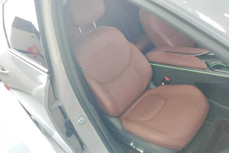 Used ARCFOX Alpha T5 2026 Model Range-Extended 1215 Yuanjing Smart Driving Version Right Front Seat