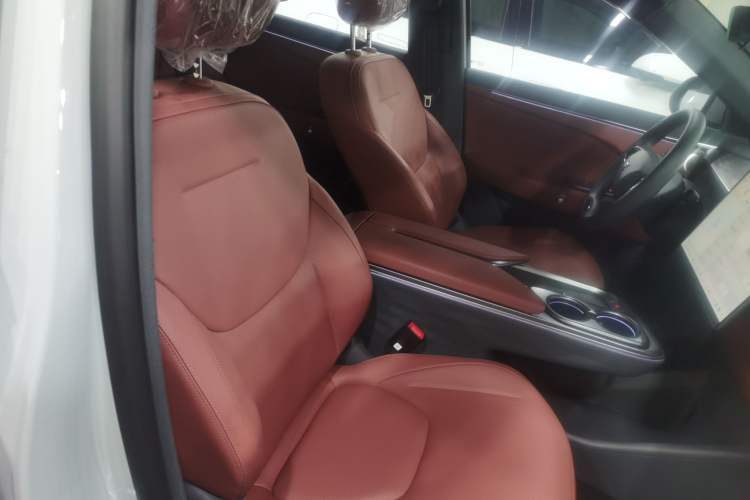 Used ARCFOX Alpha T5 2026 Model Range-Extended 1215 Yuanjing Smart Driving Version Right Front Seat
