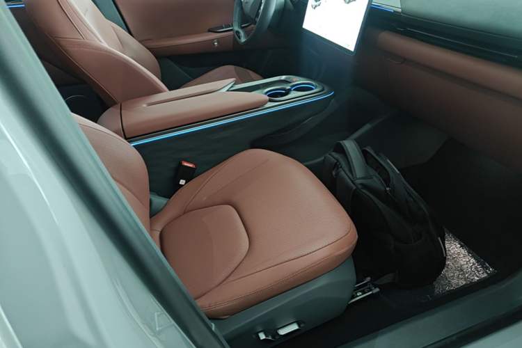Used ARCFOX Alpha T5 2026 Model Range-Extended 1215 Yuanjing Smart Driving Version Right Front Seat