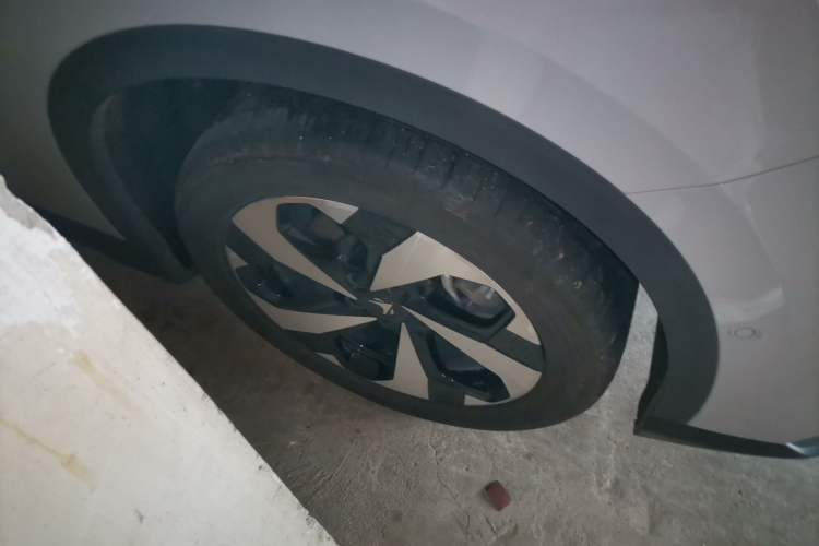 Used ARCFOX Alpha T5 2026 Model Pure Electric 560 Yuanjing Smart Driving Version Right Front Wheel Hub