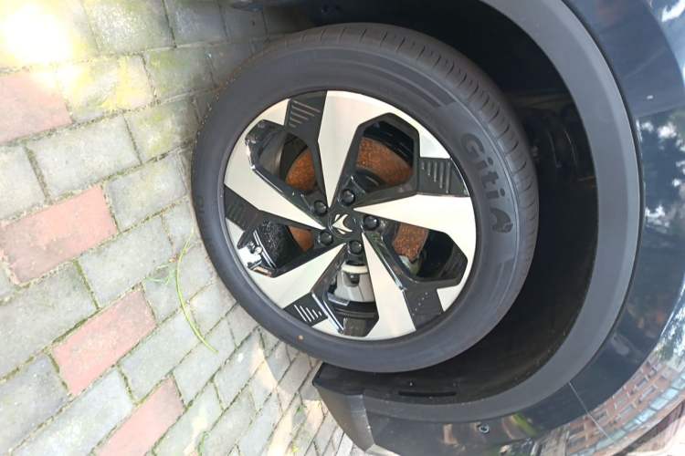 Used ARCFOX Alpha T5 2026 Model Pure Electric 560 Yuanjing Smart Driving Version Right Front Wheel Hub