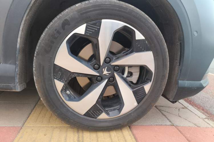 Used ARCFOX Alpha T5 2026 Model Pure Electric 560 Intelligent Enjoyment Version Right Front Wheel Hub