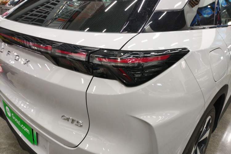 Used ARCFOX Alpha T5 2026 Model Range-Extended 1215 Yuanjing Smart Driving Version Right Rear Taillight
