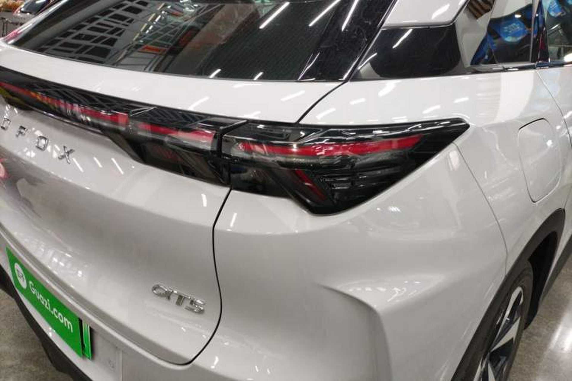 Used ARCFOX Alpha T5 2026 Model Range-Extended 1215 Yuanjing Smart Driving Version Right Rear Taillight