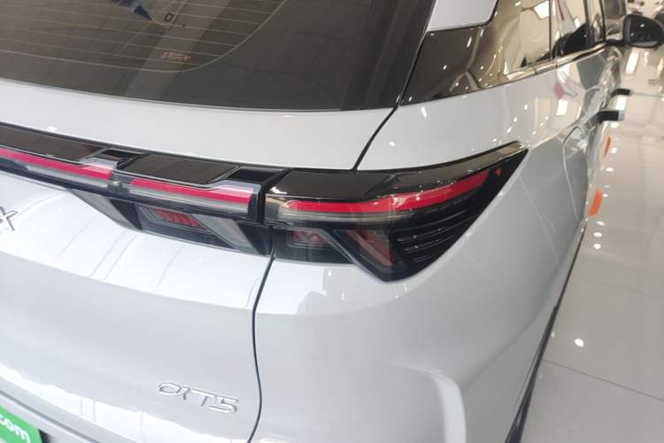 Used ARCFOX Alpha T5 2026 Model Range-Extended 1215 Yuanjing Smart Driving Version Right Rear Taillight