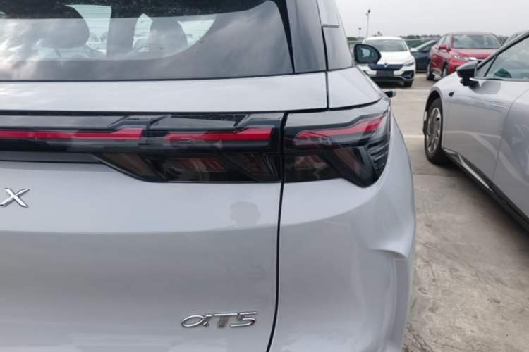 Used ARCFOX Alpha T5 2026 Model Range-Extended 1215 Yuanjing Smart Driving Version Right Rear Taillight