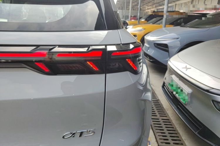Used ARCFOX Alpha T5 2026 Model Range-Extended 1215 Yuanjing Smart Driving Version Right Rear Taillight