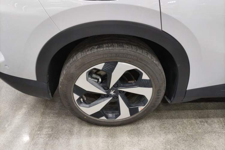 Used ARCFOX Alpha T5 2026 Model Range-Extended 1215 Yuanjing Smart Driving Version Right Rear Wheel Hub