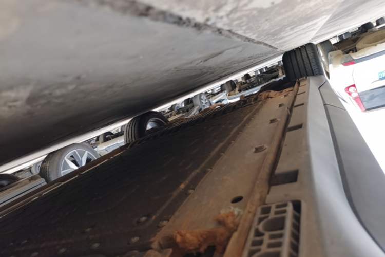 Used ARCFOX Alpha T5 2026 Model Range-Extended 1215 Yuanjing Smart Driving Version Right Side Sill