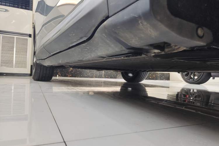 Used ARCFOX Alpha T5 2026 Model Range-Extended 1215 Yuanjing Smart Driving Version Right Side Sill
