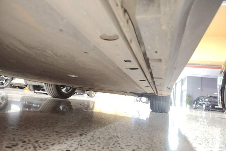 Used ARCFOX Alpha T5 2026 Model Pure Electric 705 Yuanjing Smart Driving Version Right Side Sill