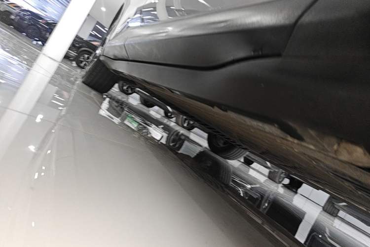 Used ARCFOX Alpha T5 2026 Model Range-Extended 1215 Yuanjing Smart Driving Version Right Side Sill